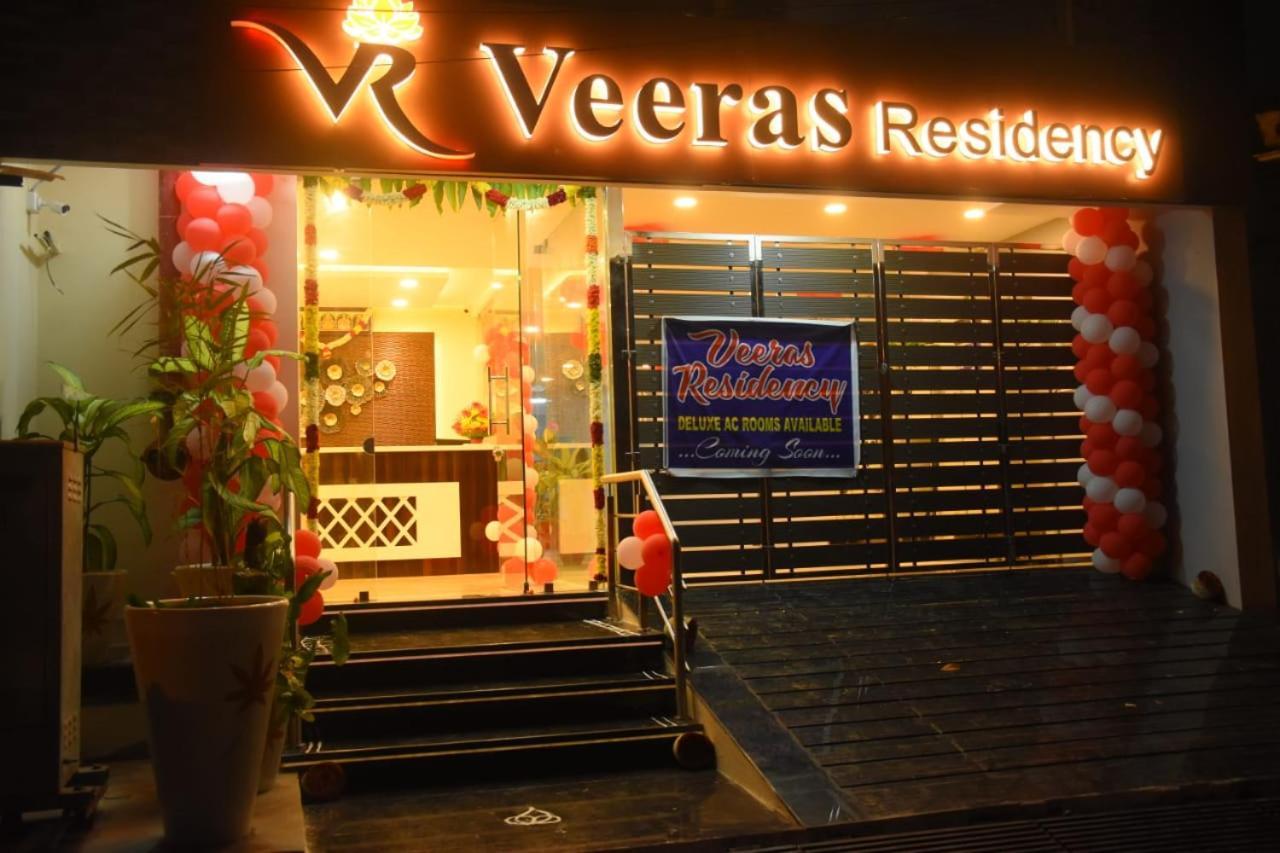 Veeras Residency Hotel Puduccseri Kültér fotó